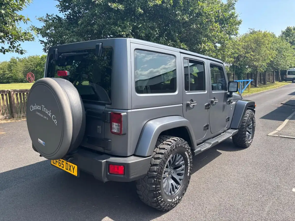 2015-jeep-wrangler-28crd-sahara-5d-big-4
