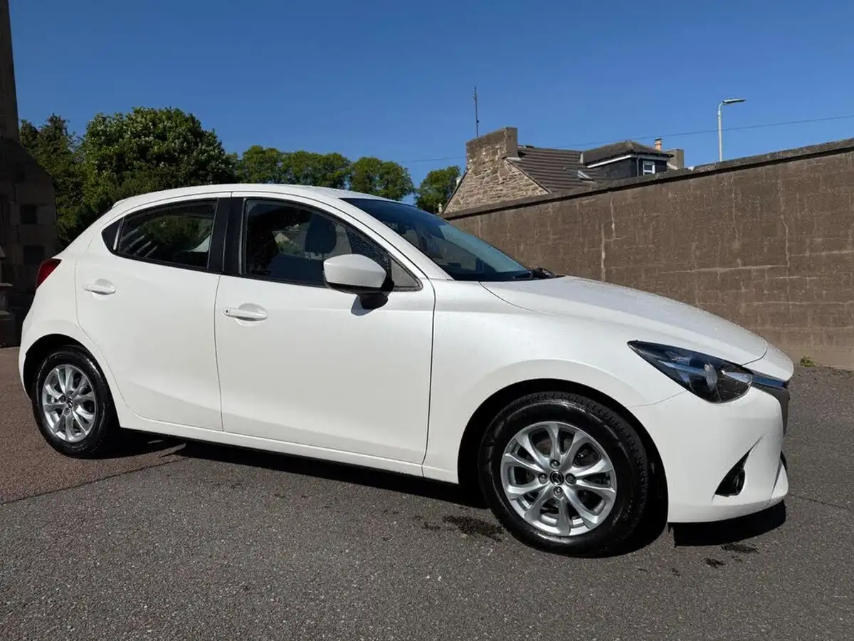 2016-mazda-mazda2-15-se-l-90ps-big-3