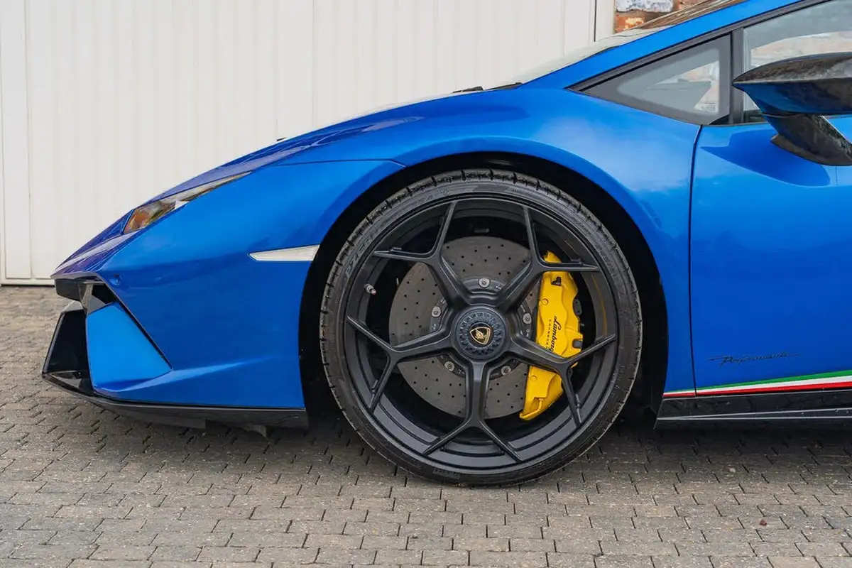 2018-lamborghini-huracan-52-performante-coupe-big-14