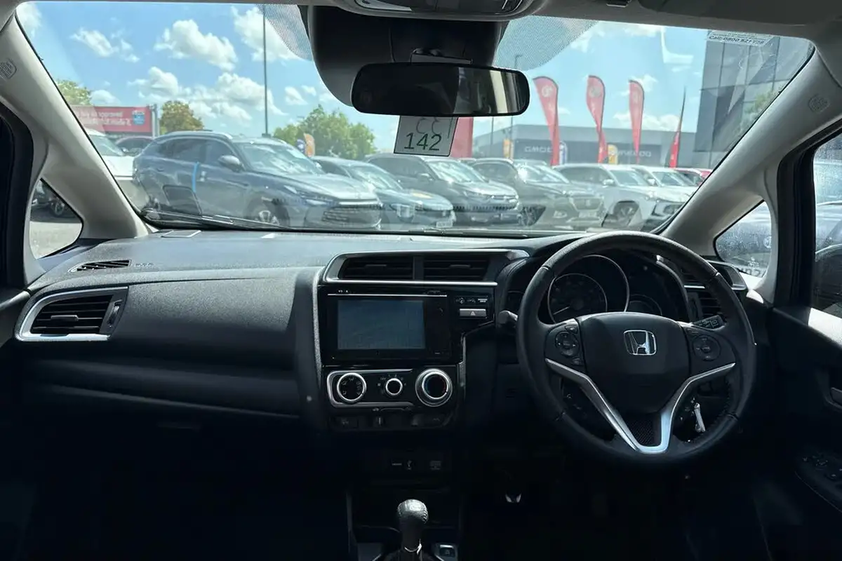 2018-honda-jazz-15-i-vtec-sport-big-3