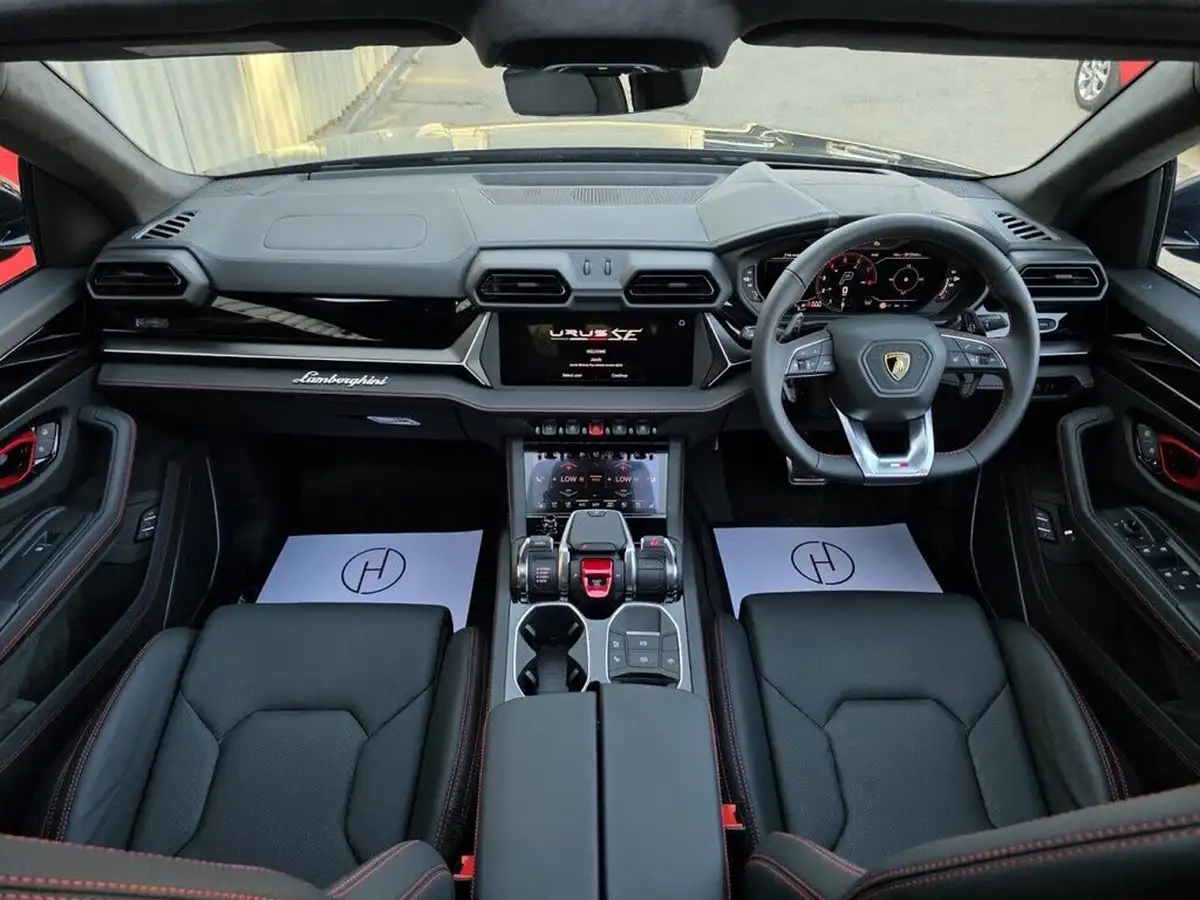 2025-lamborghini-urus-40-no-trim-big-12
