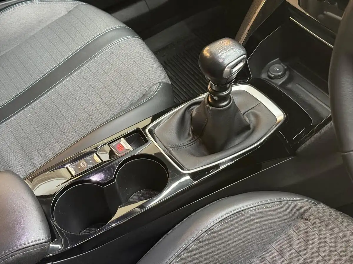 2022-peugeot-2008-suv-12-puretech-allure-premium-100bhp-big-5