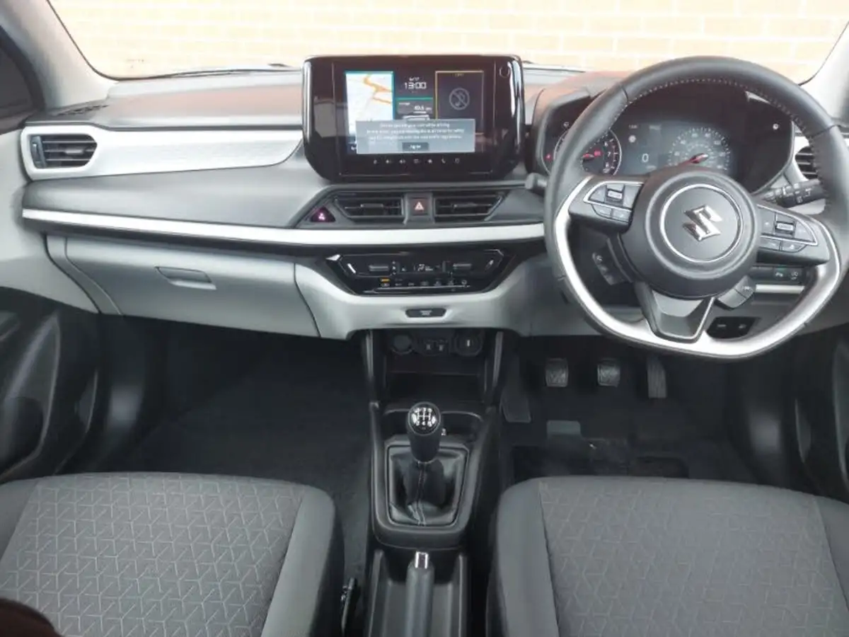 2025-suzuki-swift-12-motion-big-2