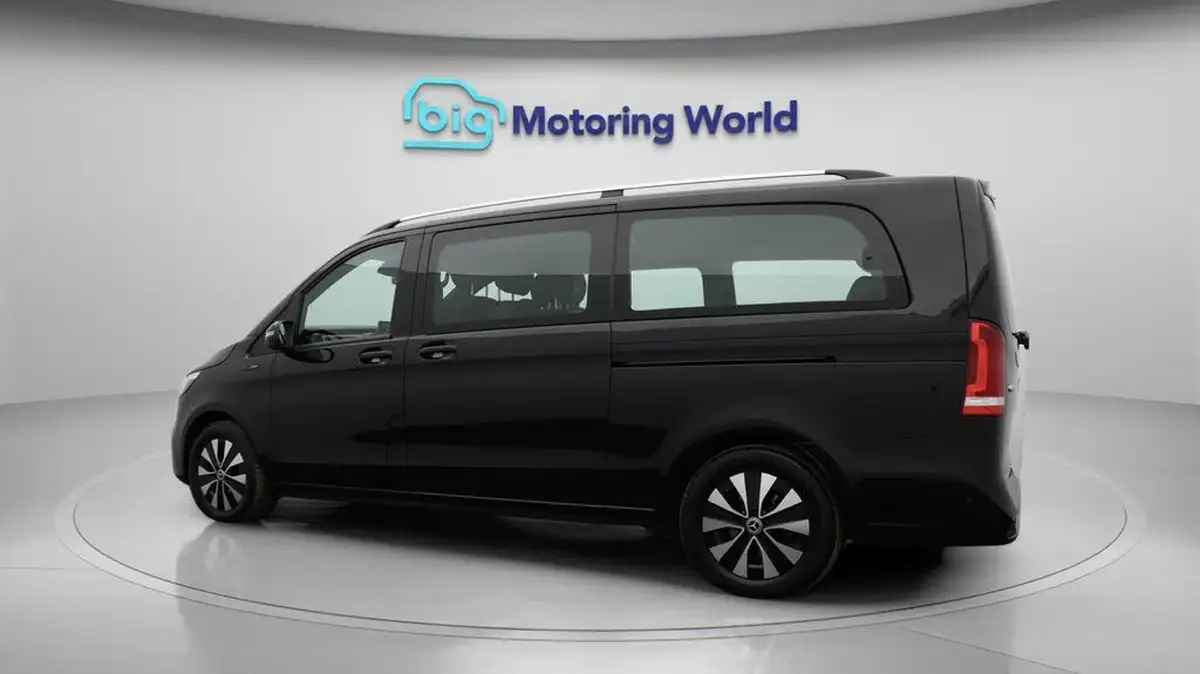 2022-mercedes-benz-eqv-e-eqv-300-sport-big-5