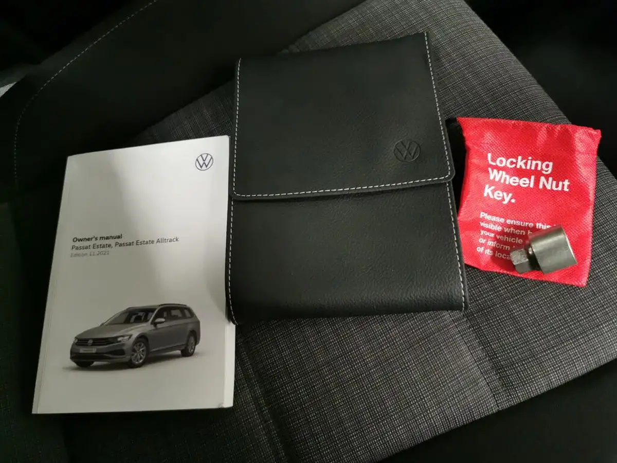 2022-volkswagen-passat-20tdi-se-nav-150ps-estate-5d-big-38