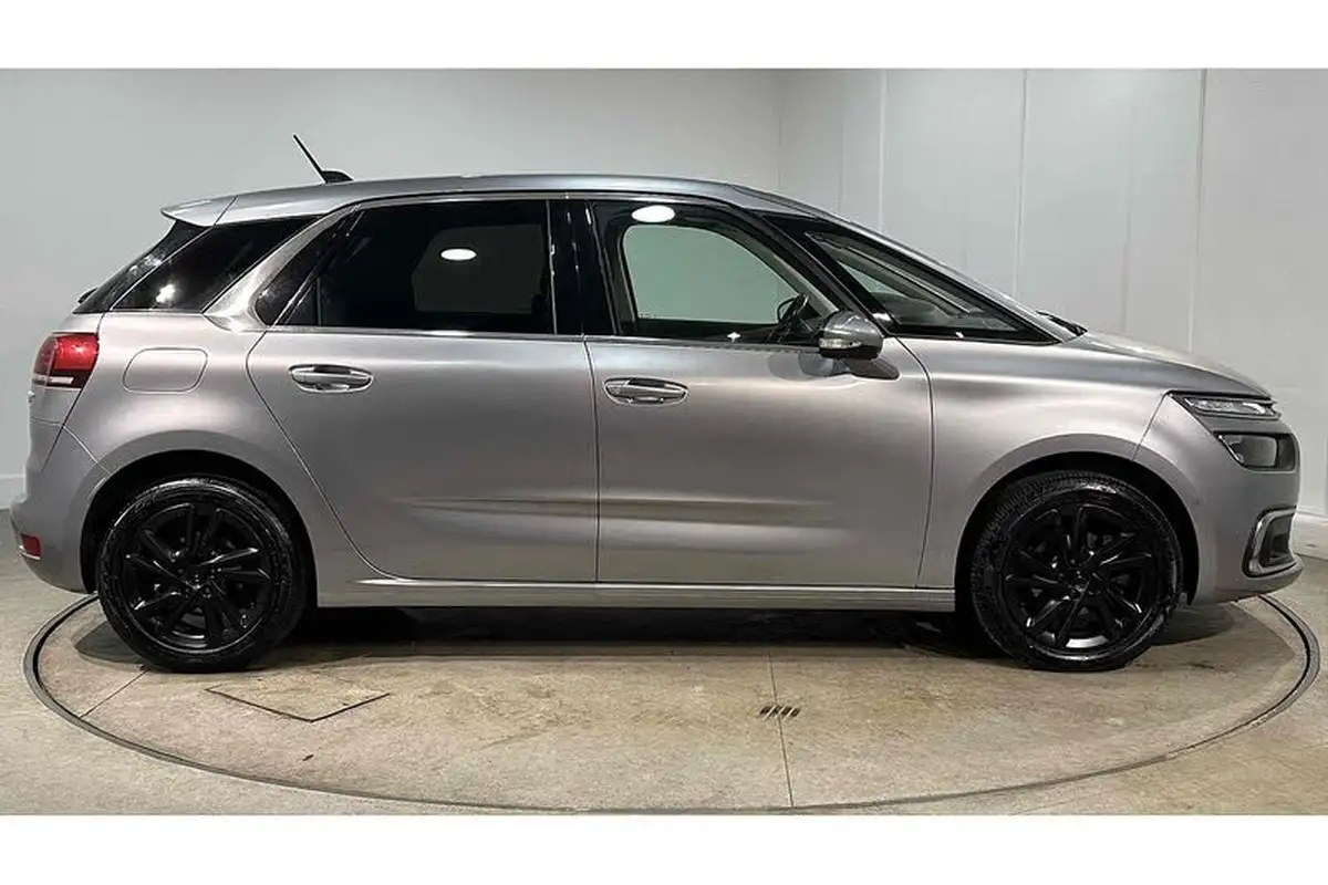 2018-citroen-c4-picasso-12-puretech-feel-big-3