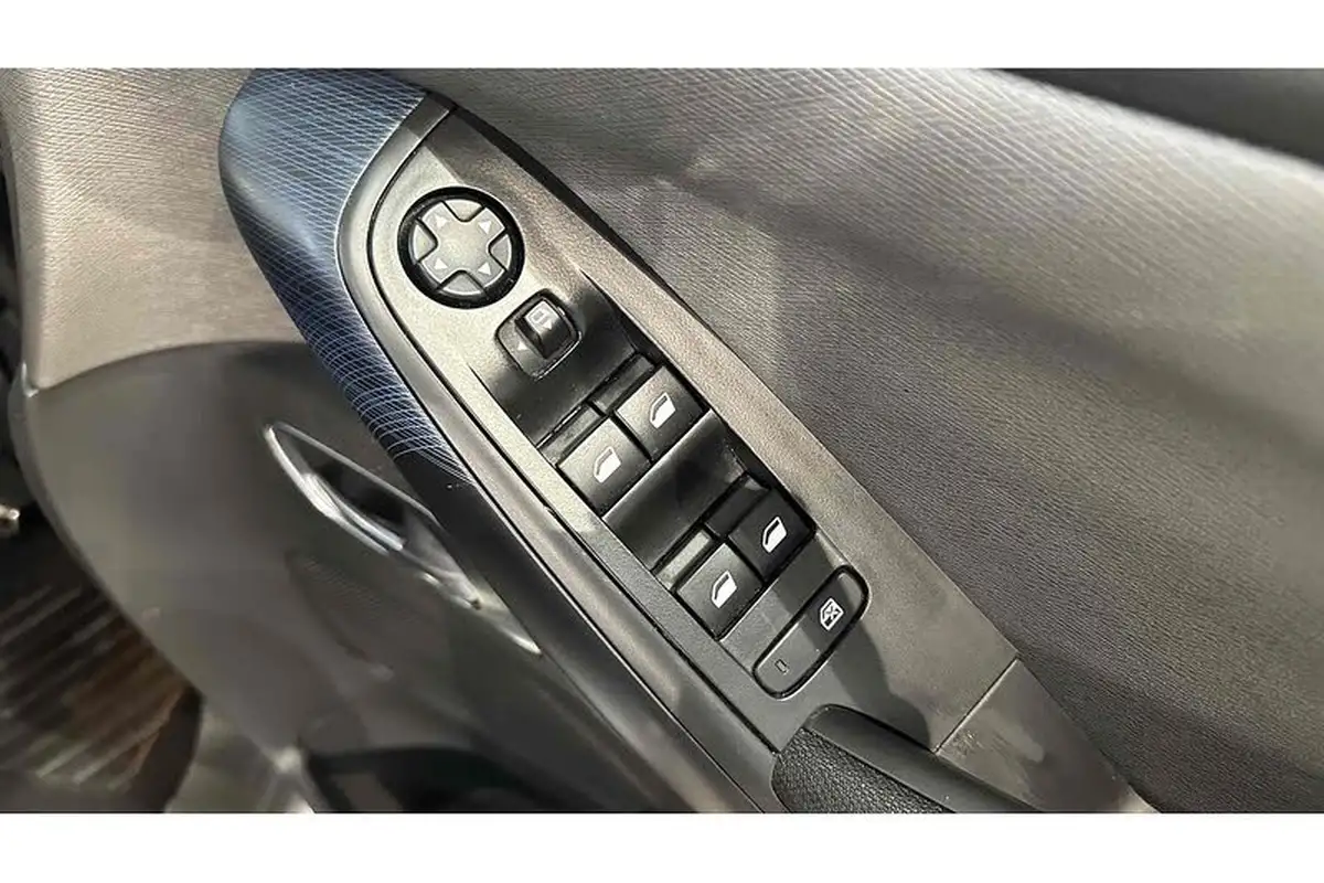 2018-citroen-c4-picasso-12-puretech-feel-big-25