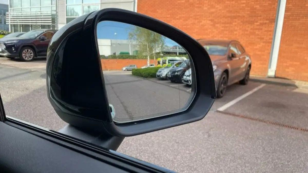2025-volvo-ex40-e-ultra-big-38