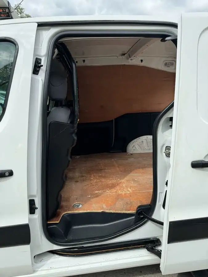 2015-peugeot-partner-16td-s-l1-92-850-panel-van-big-18