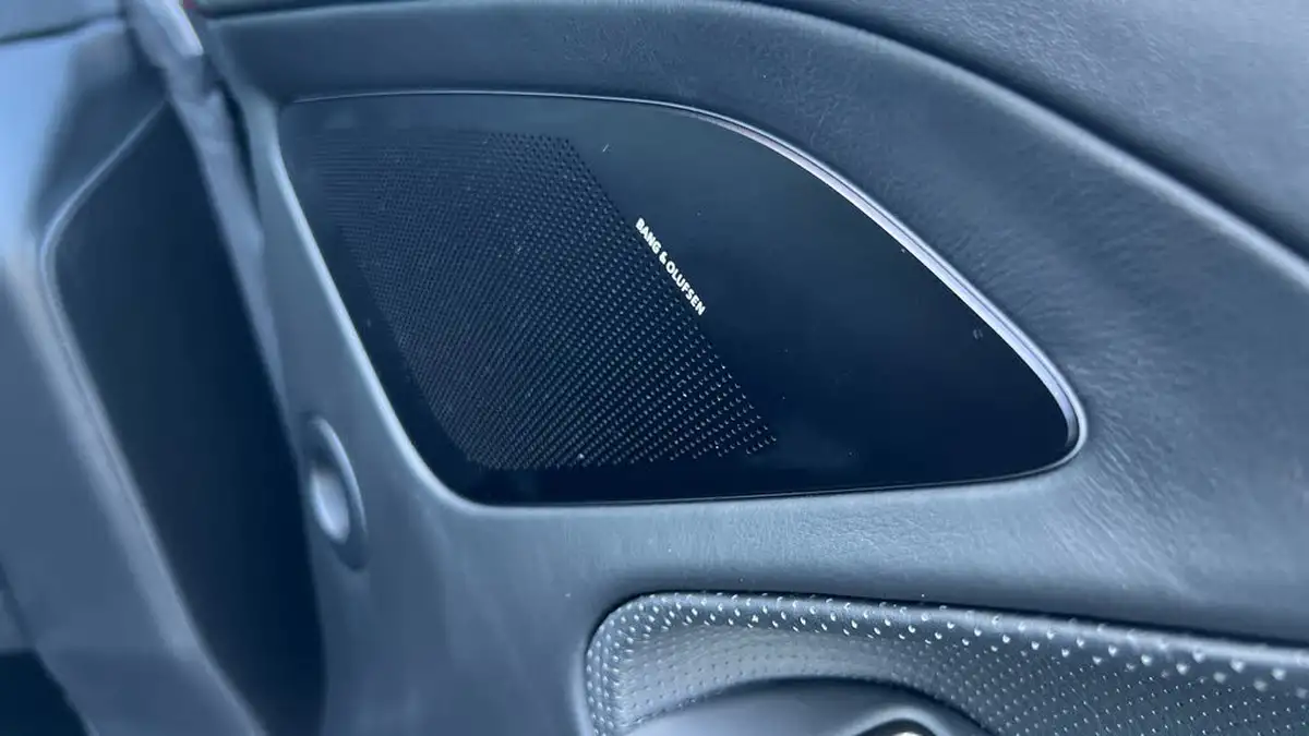 2016-aston-martin-vanquish-59-568bhp-big-22