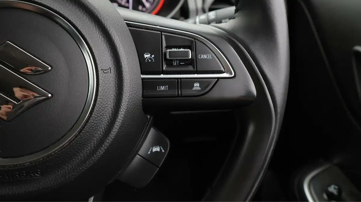 2022-suzuki-swift-12-dualjet-sz5-big-44
