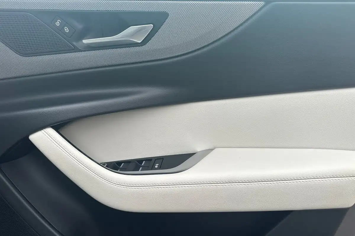 2019-jaguar-xe-20d-r-dynamic-se-big-29