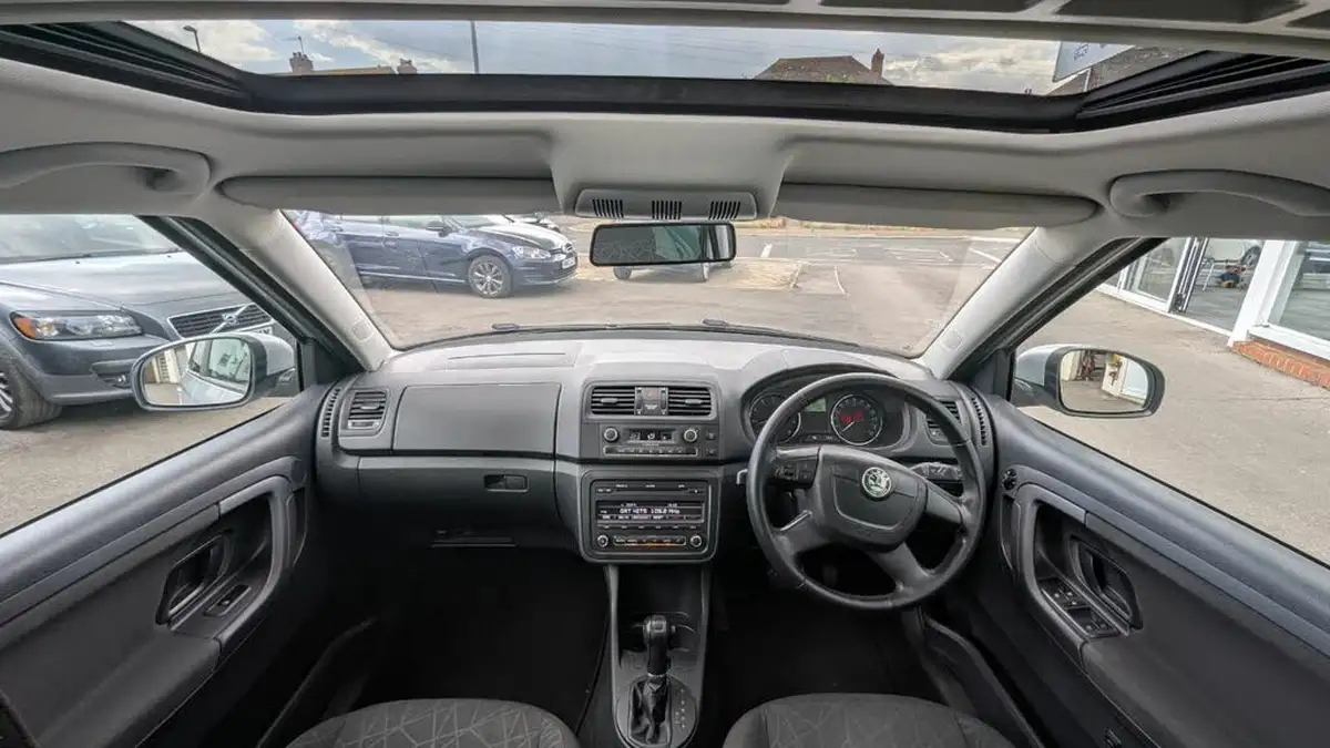 2012-skoda-fabia-12-se-plus-105ps-plus-hatchback-1197cc-dsg-big-6
