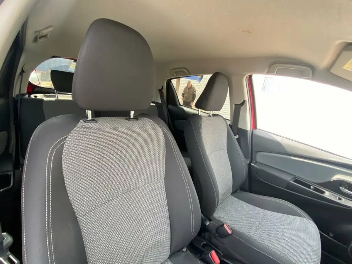 2017-toyota-yaris-15-vvt-i-icon-hybrid-big-14