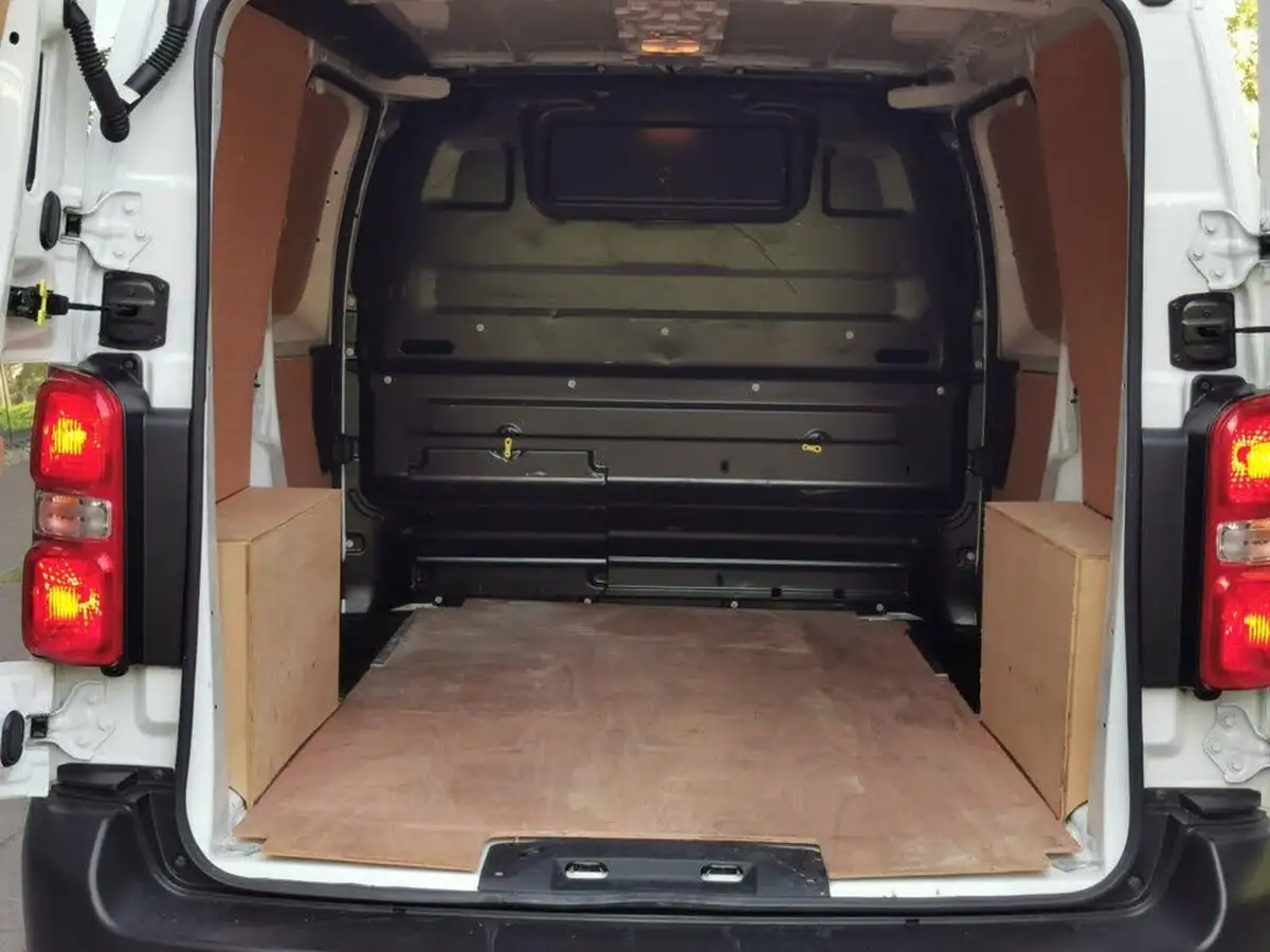 2020-peugeot-expert-15-bluehdi-professional-compact-1000-big-8