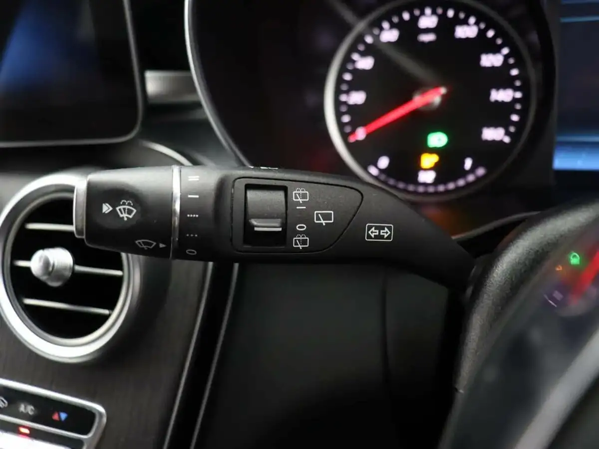 2019-mercedes-benz-glc-class-20d-glc220d-amg-line-station-wagon-5d-4matic-plus-big-21