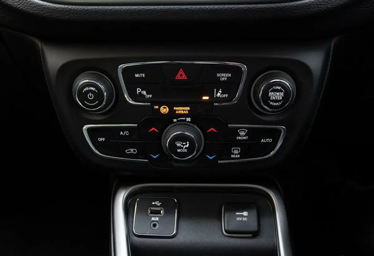 2018-jeep-compass-14-multiair-ii-longitude-big-34