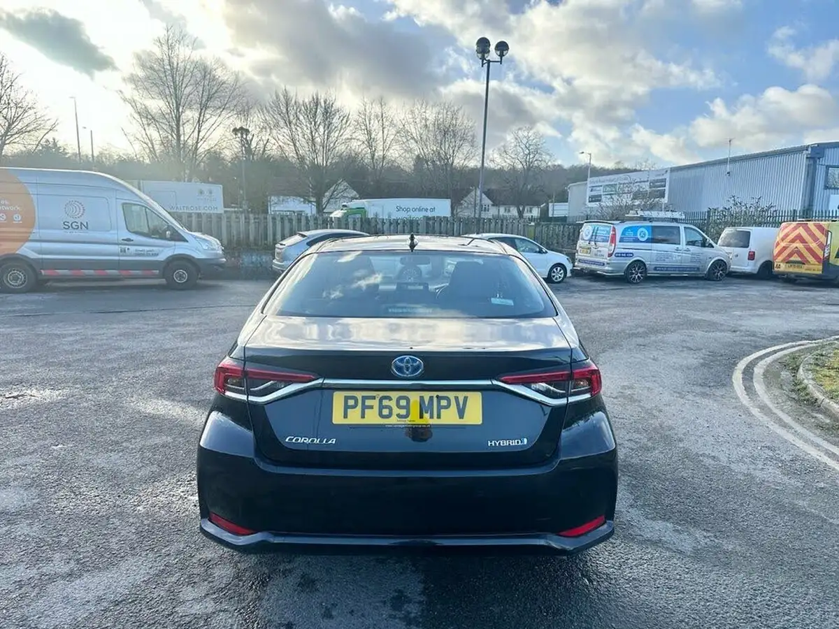 2020-toyota-corolla-18-vvt-i-icon-tech-saloon-4d-big-3