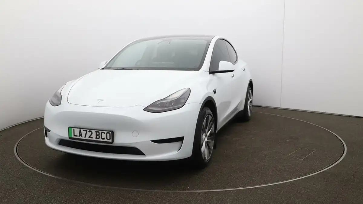 2022-tesla-model-y-e-rwd-big-29