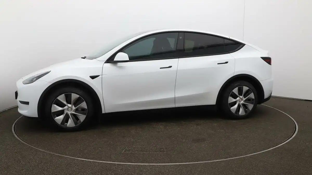 2022-tesla-model-y-e-rwd-big-57