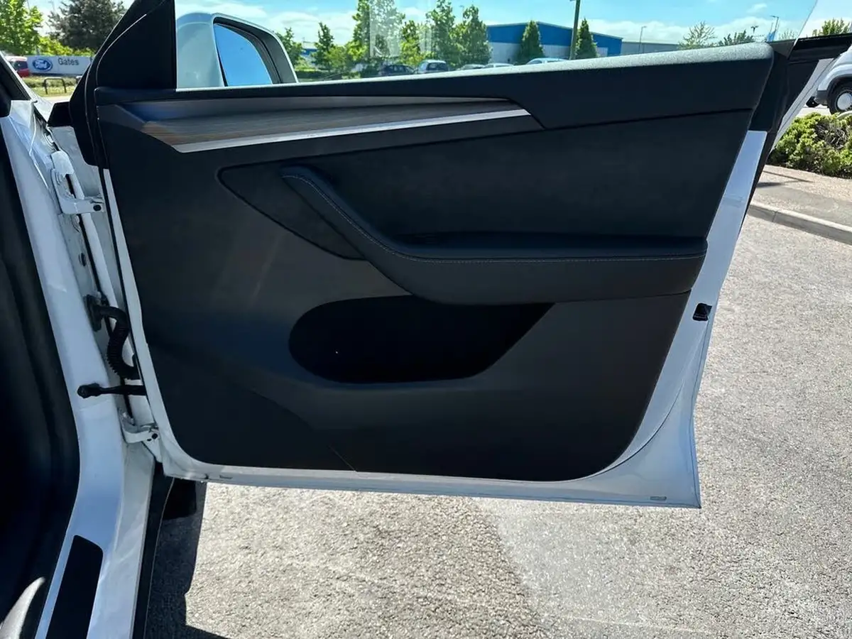 2023-tesla-model-y-e-performance-big-34