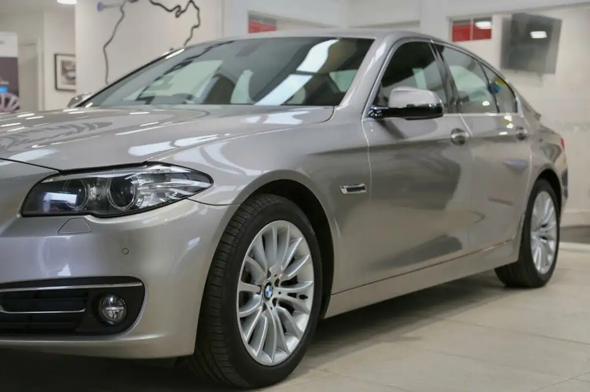 2014-bmw-5-series-20-528i-luxury-saloon-4d-auto-big-9