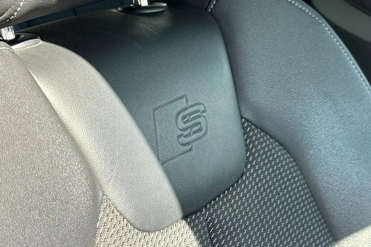 2019-audi-a1-10-30-tfsi-s-line-big-30