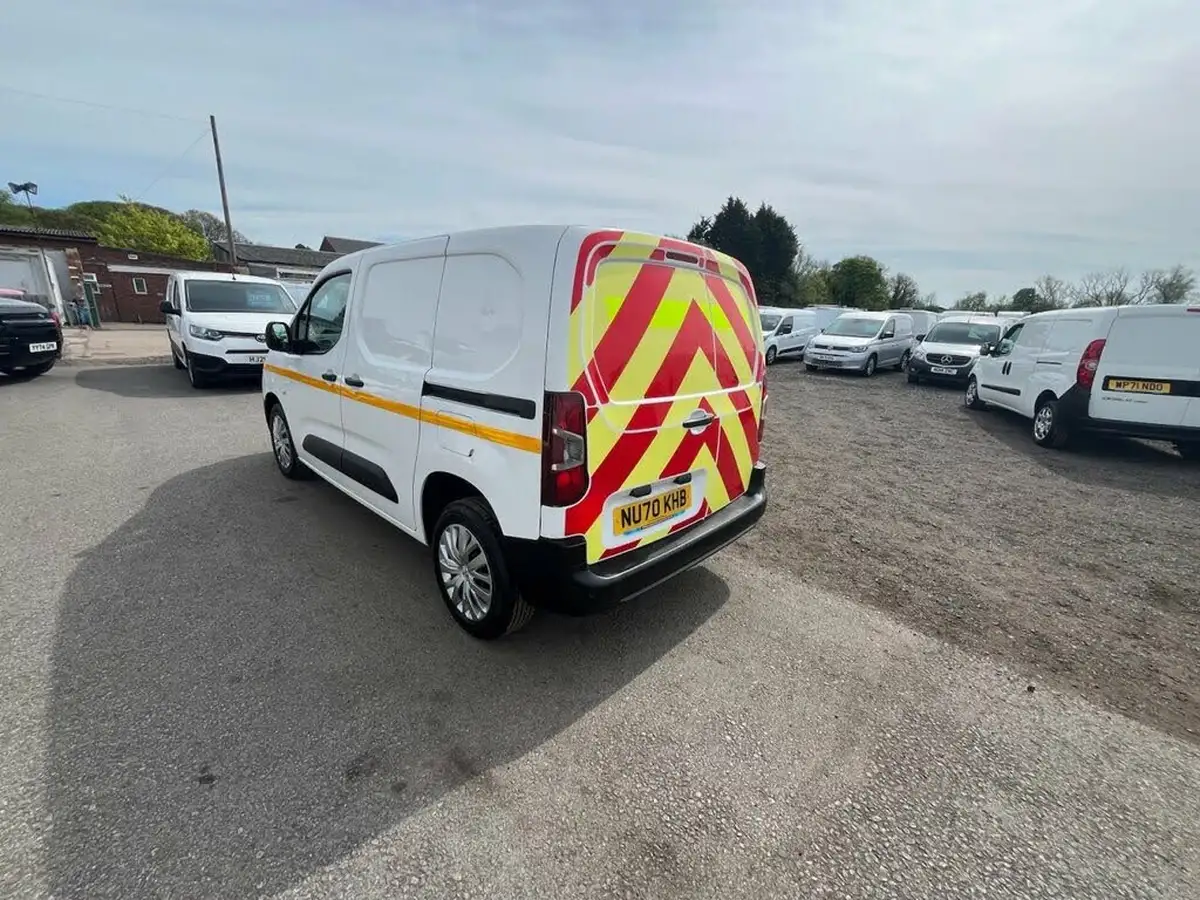 2020-peugeot-partner-15-bluehdi-1000-professional-100ps-eu6dt-panel-big-5