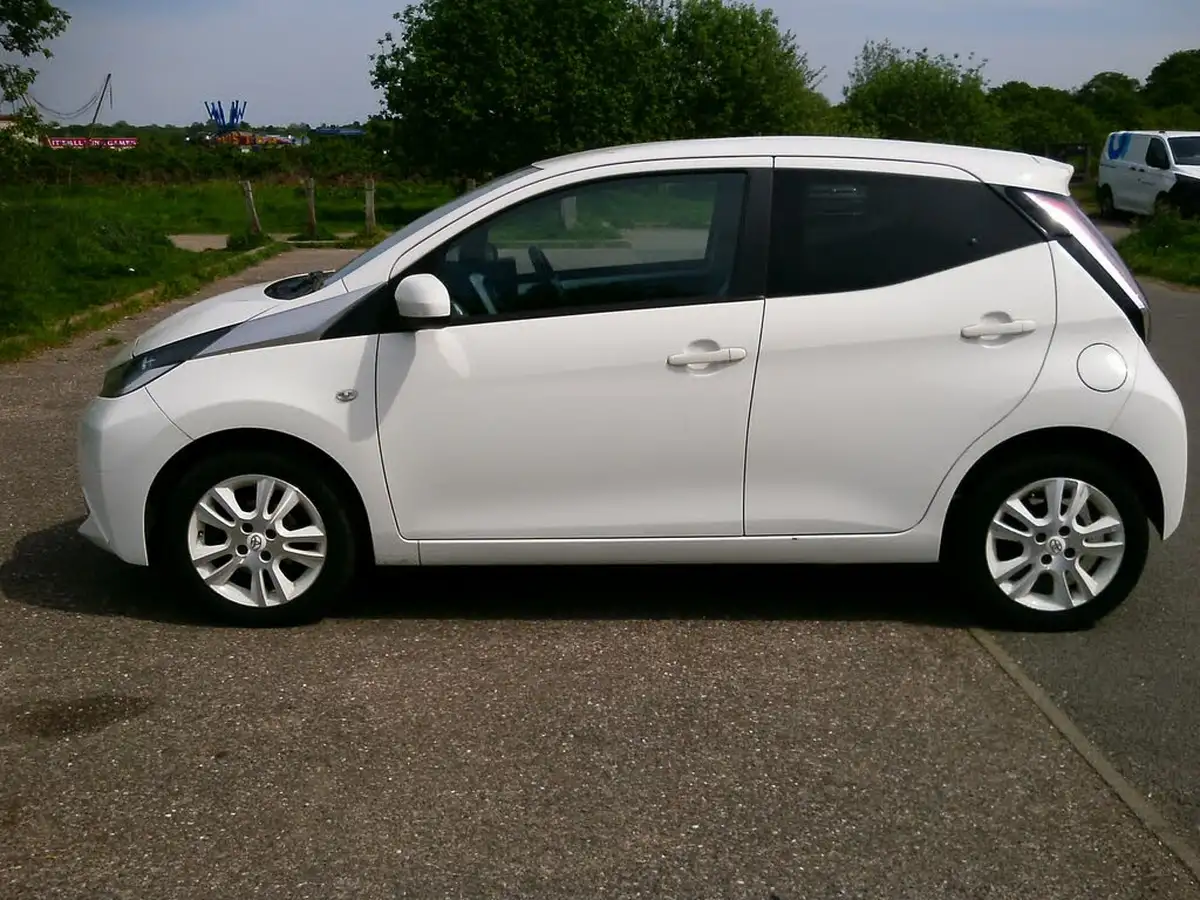 2016-toyota-aygo-10-vvt-i-x-pure-5d-big-16