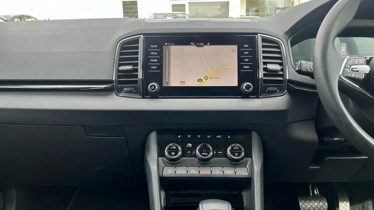 2023-skoda-karoq-15-tsi-se-l-dsg-big-11