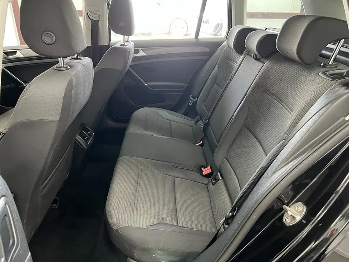 2019-volkswagen-golf-16tdi-se-estate-5d-big-17