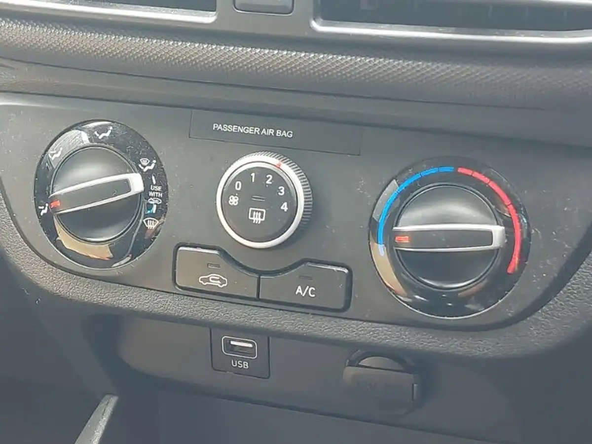 2021-hyundai-i10-10-se-big-16