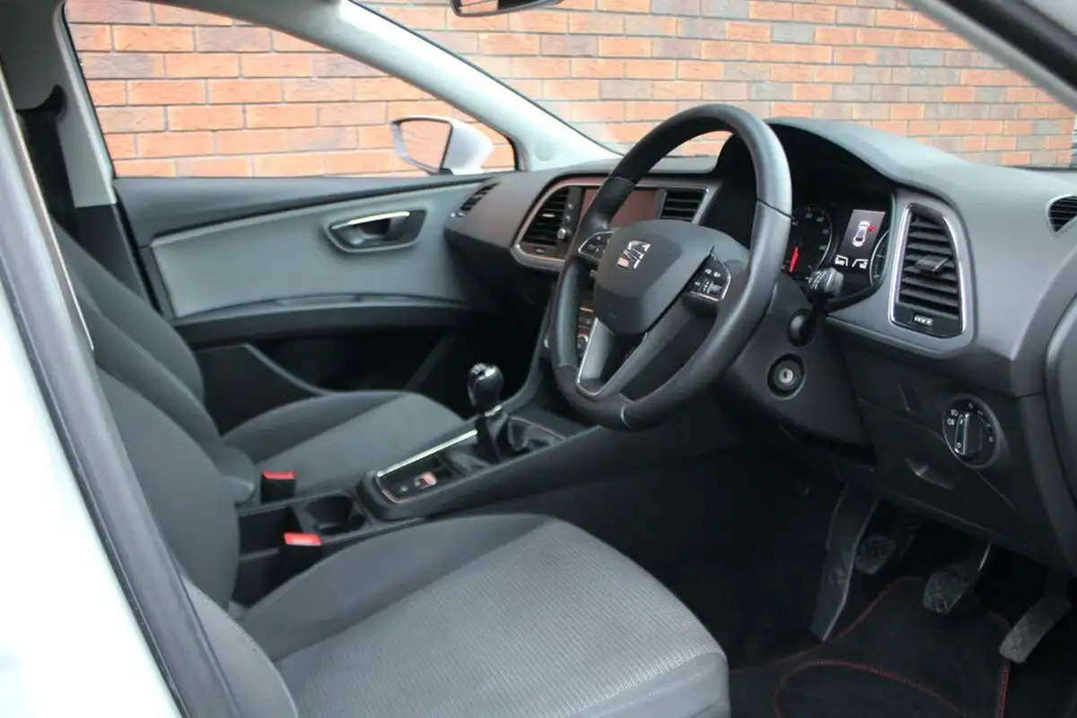 2018-seat-leon-12-tsi-se-dynamic-technology-hatchback-big-4