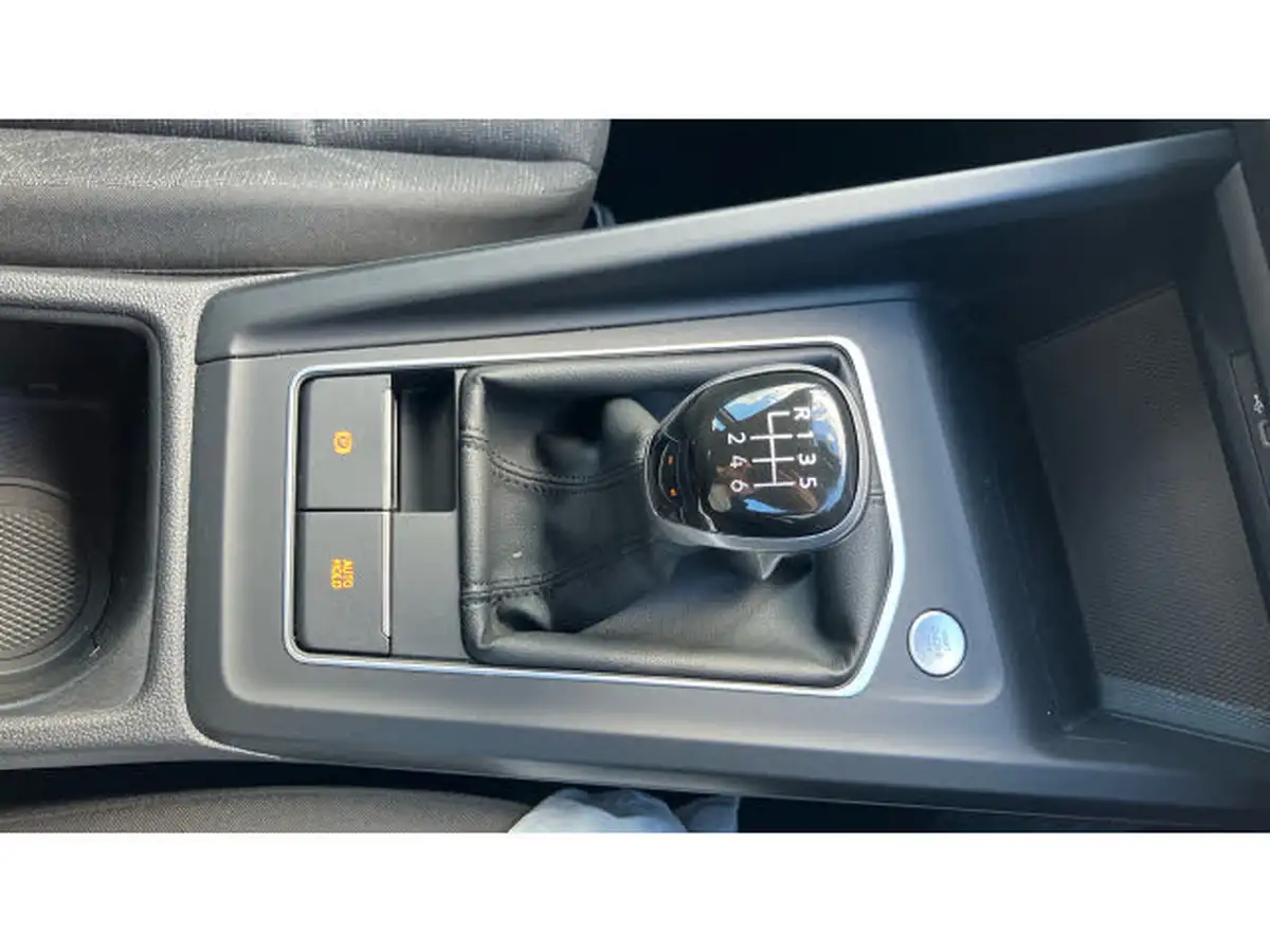 2022-volkswagen-golf-15-tsi-life-130ps-hatchback-big-38