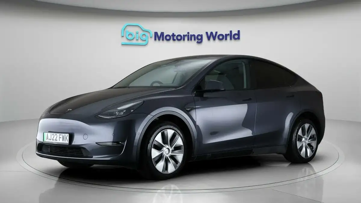 2022-tesla-model-y-e-long-range-big-3