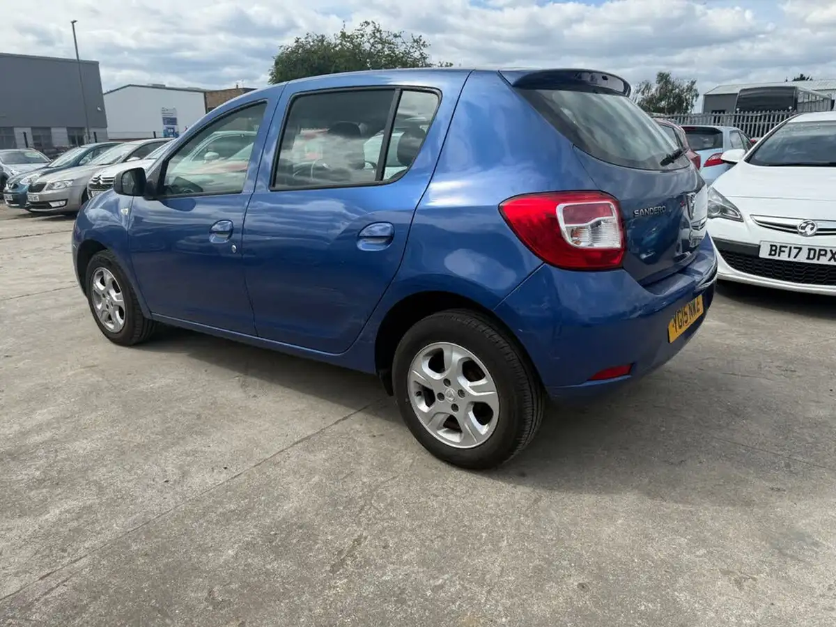 2015-dacia-sandero-09-laureate-big-2