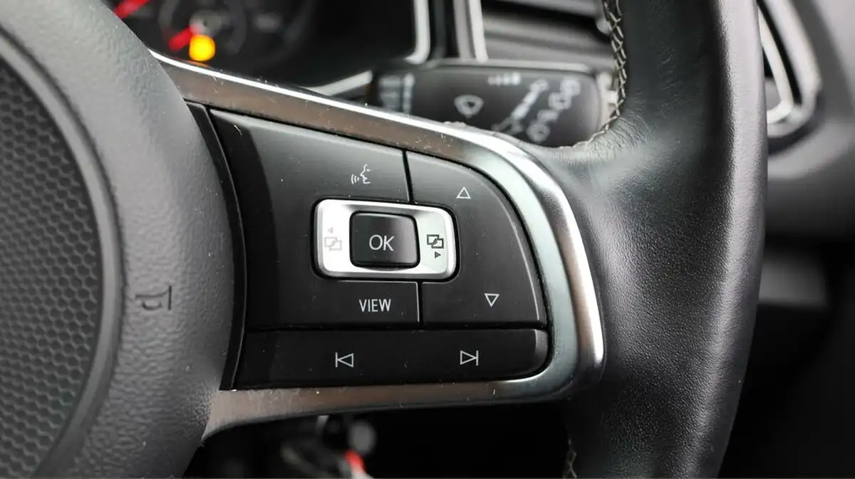 2021-volkswagen-t-roc-15-tsi-black-edition-big-21