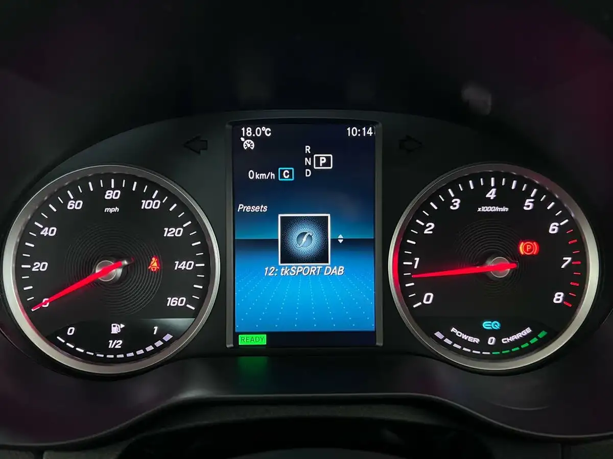 2019-mercedes-benz-c-class-15-c200-se-ss-saloon-4d-big-12