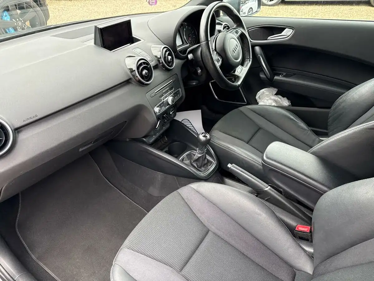 2016-audi-a1-14-s-line-150ps-cod-hatchback-3d-big-5