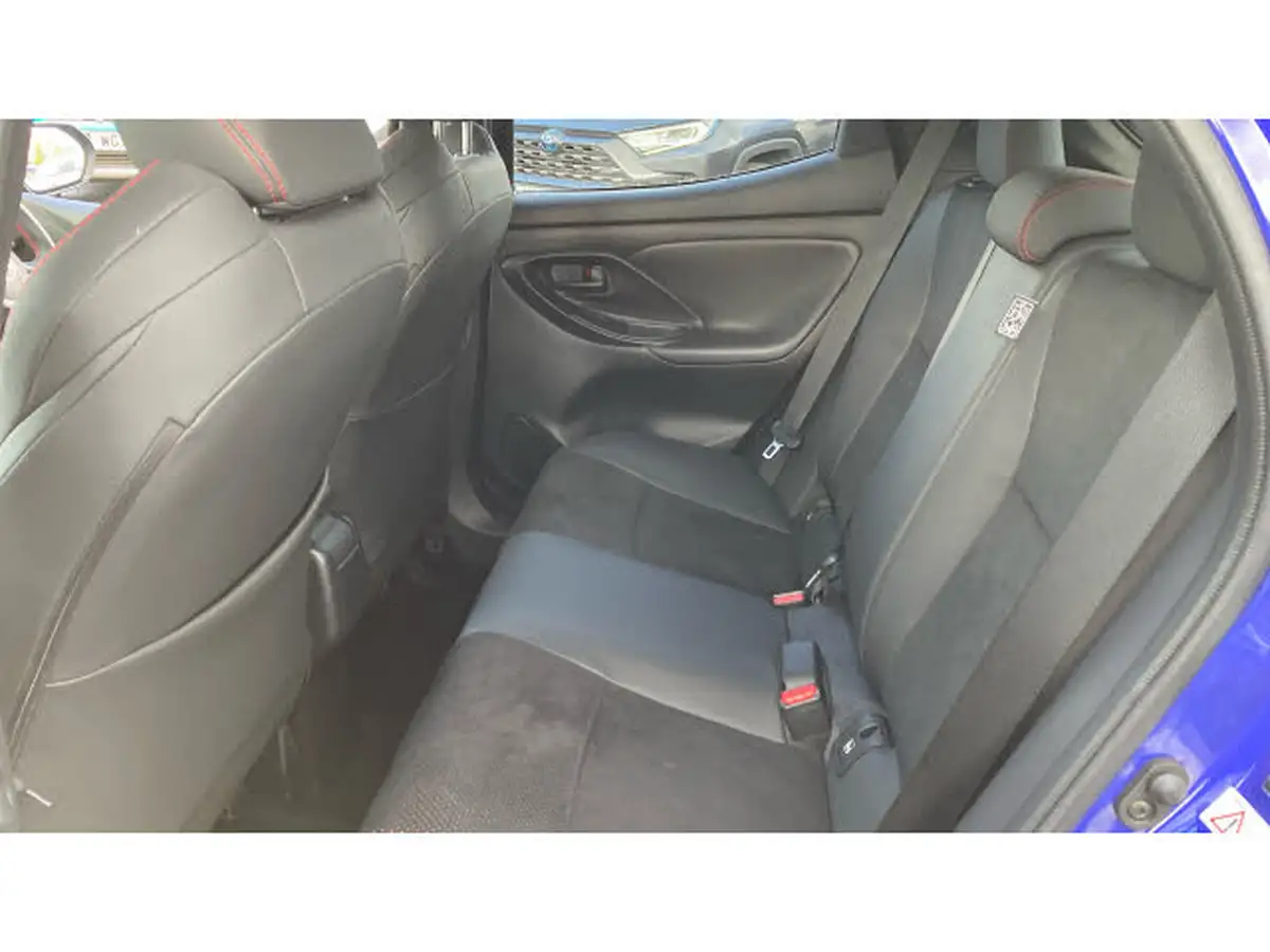 2024-toyota-yaris-15-vvt-i-gr-sport-128bhp-big-11