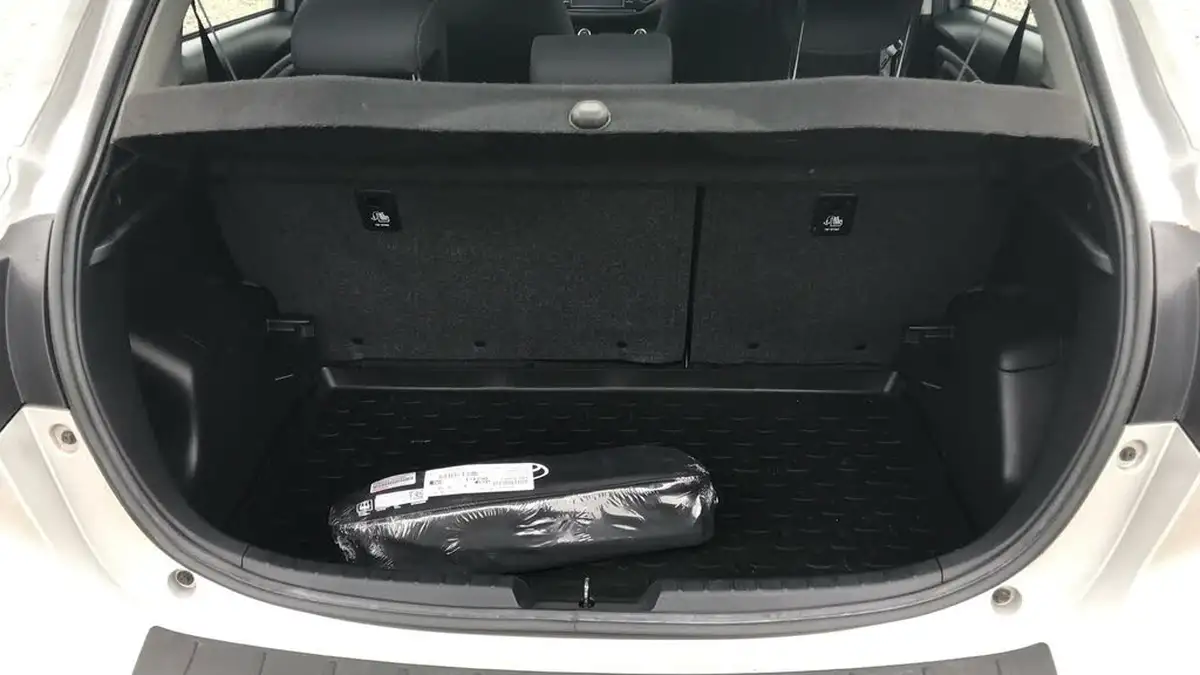 2019-toyota-yaris-15-vvt-i-icon-tech-hybrid-big-13