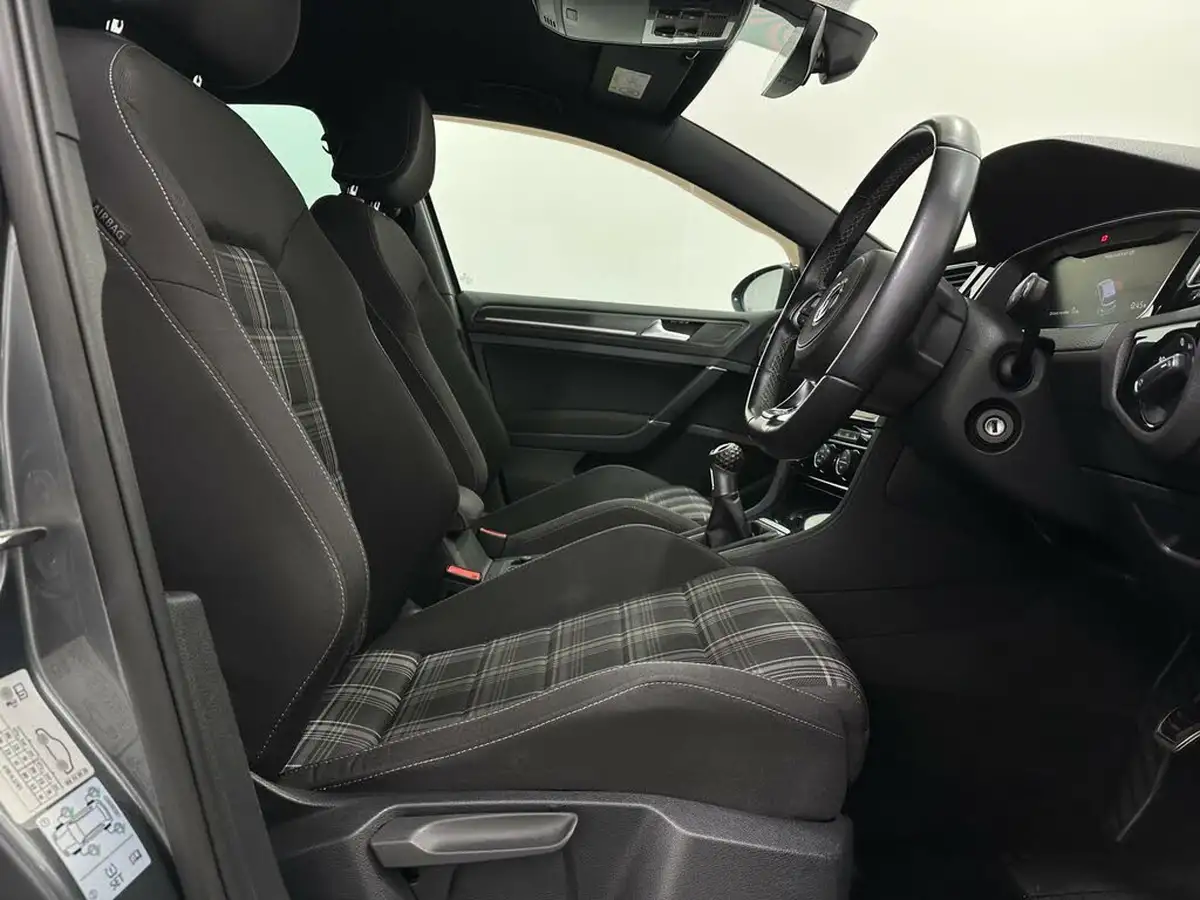 2018-volkswagen-golf-20tdi-gtd-hatchback-5d-big-28