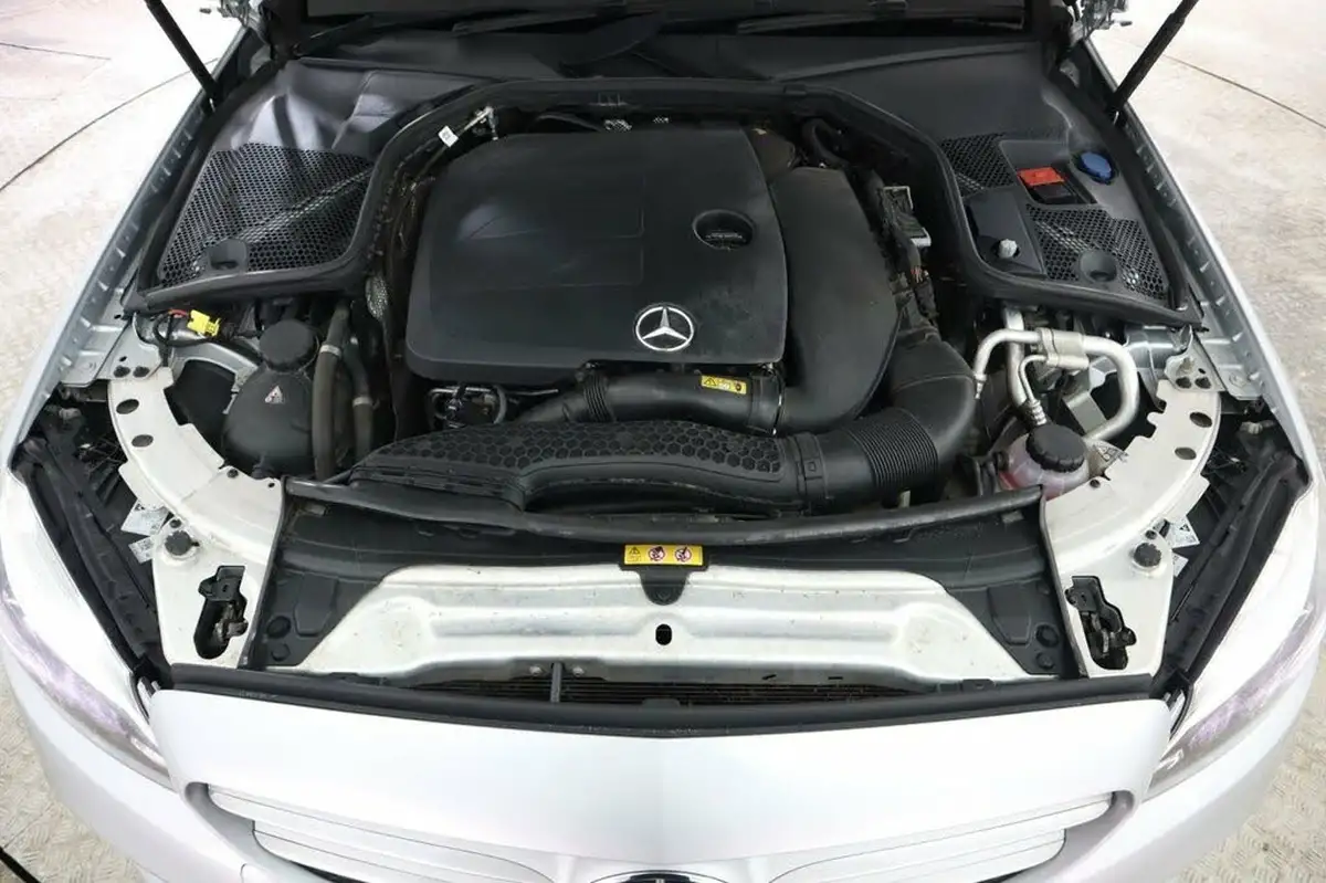 2018-mercedes-benz-c-class-15-c200-sport-ss-saloon-4d-big-9