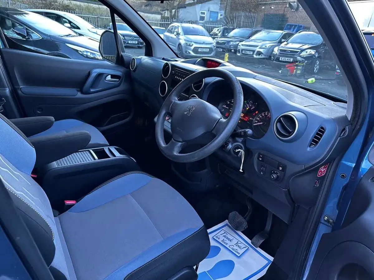 2012-peugeot-partner-big-21