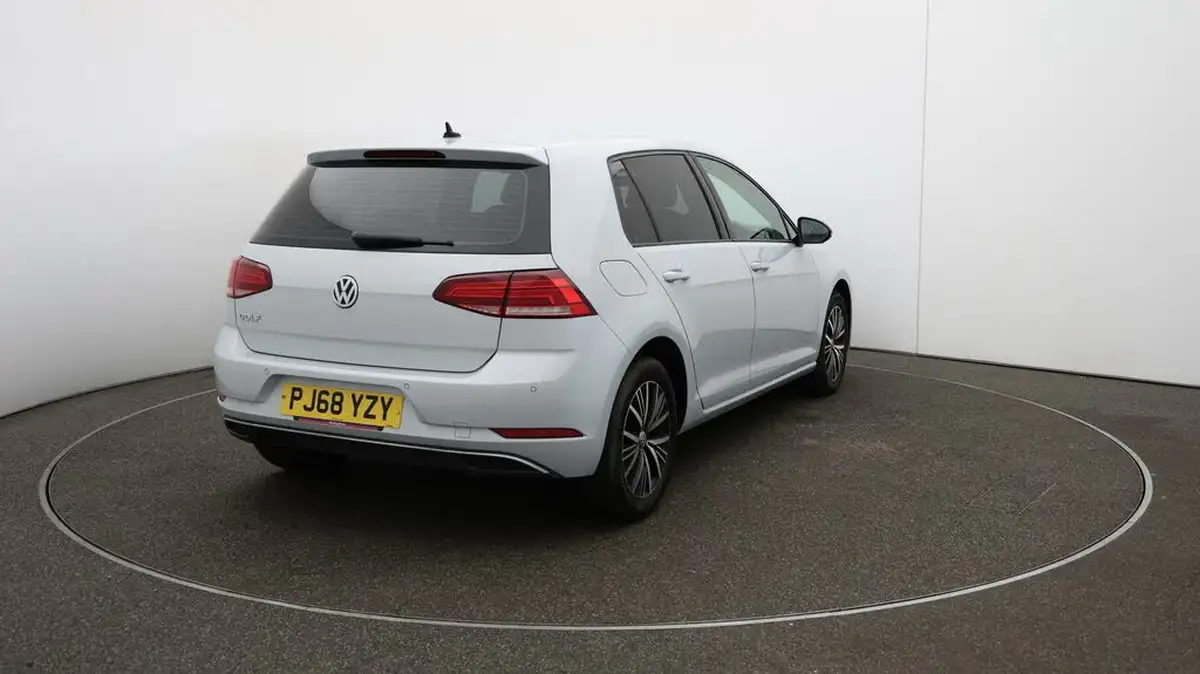 2018-volkswagen-golf-10-tsi-se-115ps-hatchback-5d-big-47