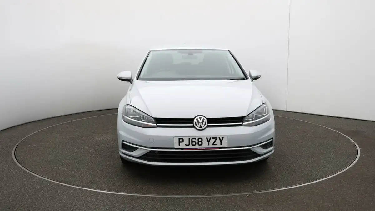 2018-volkswagen-golf-10-tsi-se-115ps-hatchback-5d-big-2