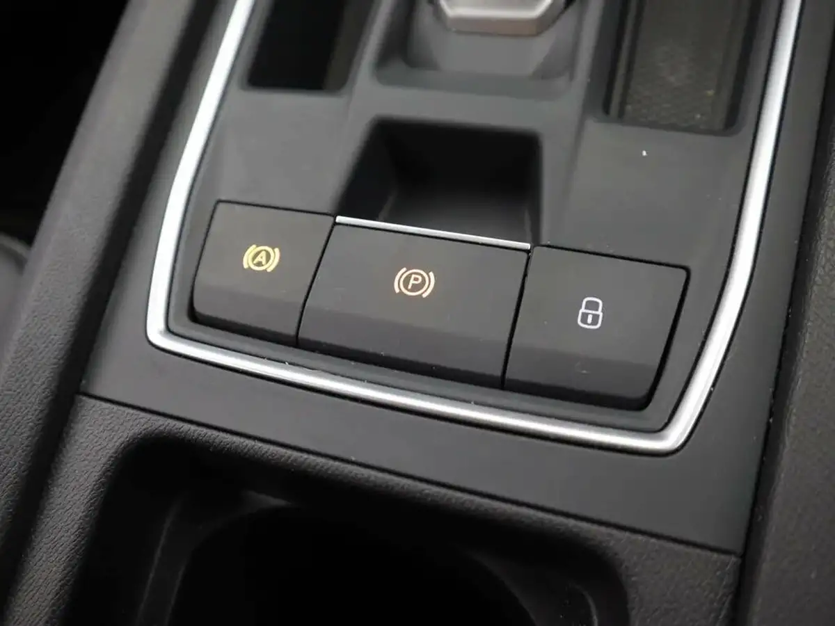 2021-seat-leon-14-e-hybrid-xcellence-lux-hatchback-big-19