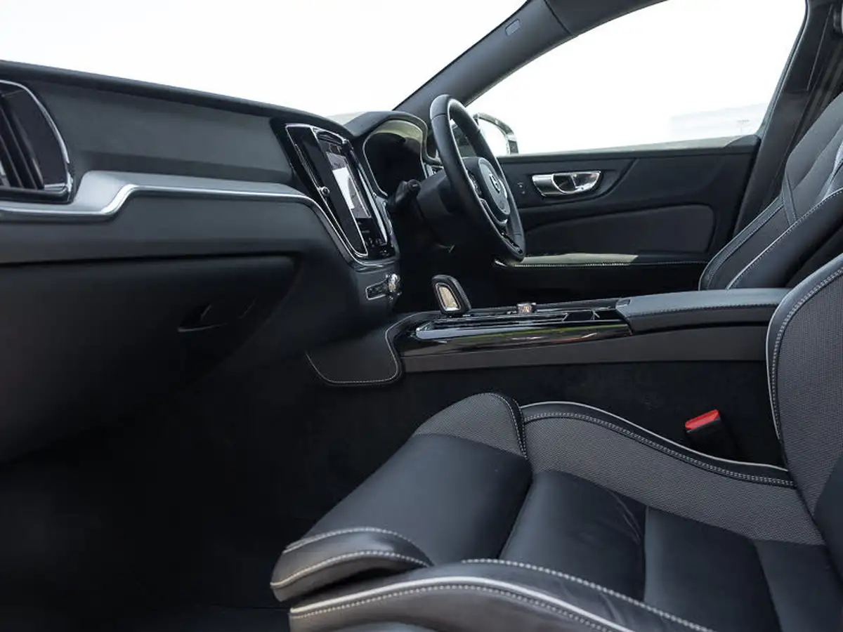 2022-volvo-v60-20-t6-r-design-350bhp-plug-in-hybrid-big-4