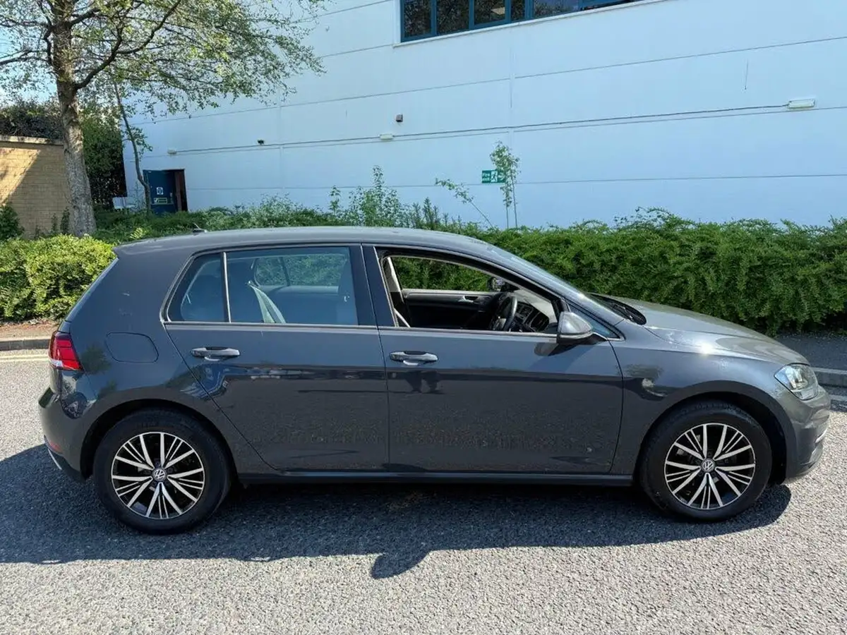 2018-volkswagen-golf-10-tsi-se-115ps-hatchback-5d-big-2