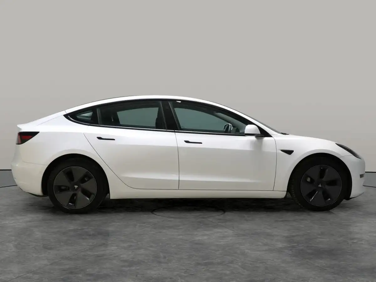 2022-tesla-model-3-e-long-range-big-10